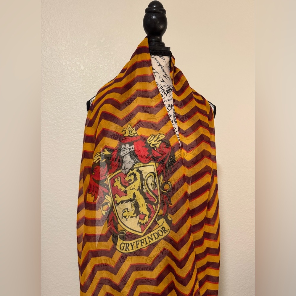 Warner Bros. Harry Potter Gryffindor Red and Gold chiffon infinity Scarf - Picture 4 of 5